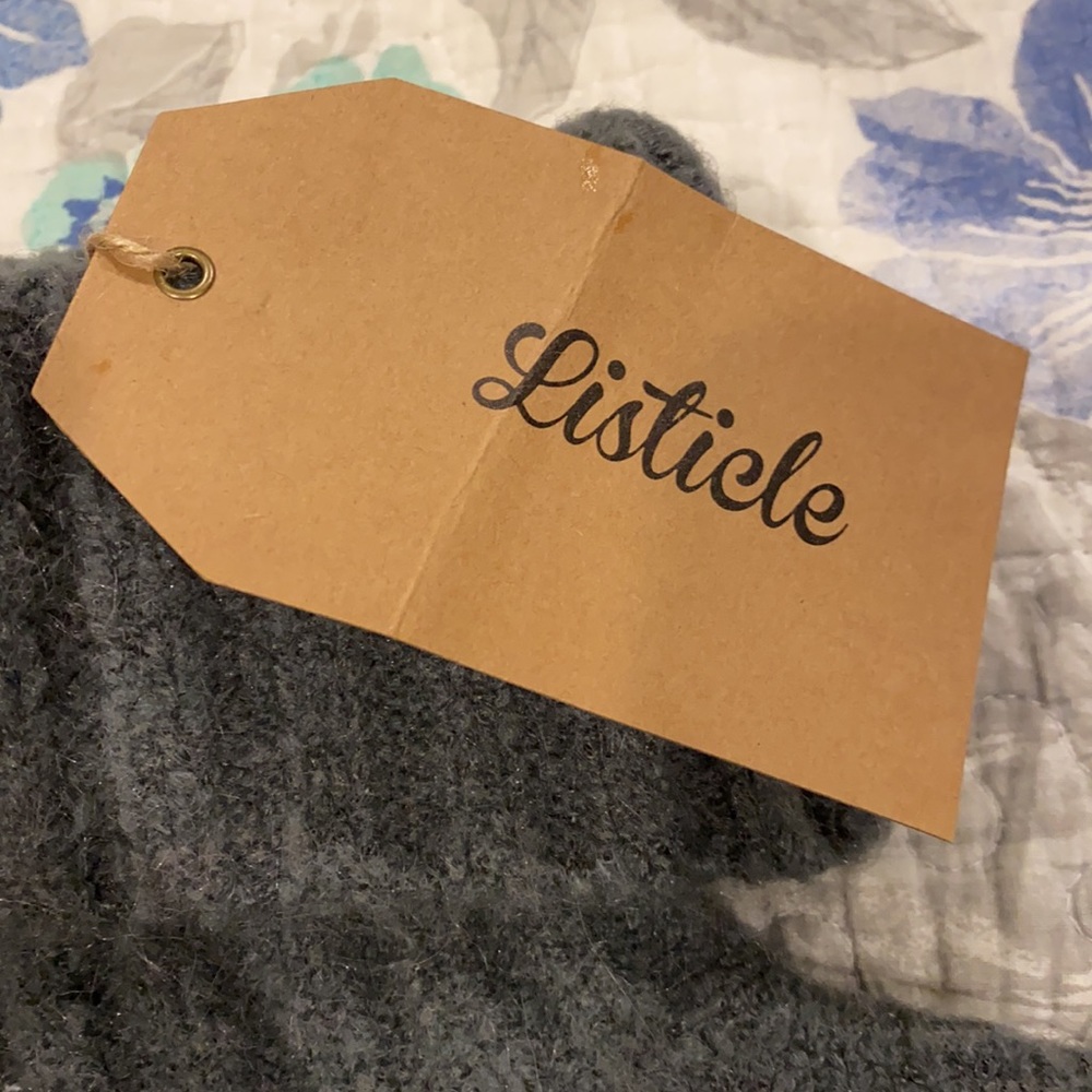 Listicle M NWT Oversized Sweater - Picture 2 of 3